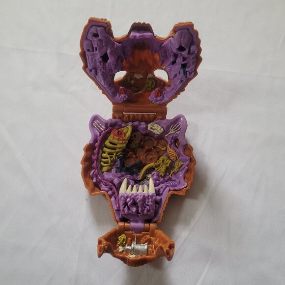 Vintage 1993 Mighty Max Grapples With BattleCat Playset Sabertooth Compact ONLY - Picture 3 of 3
